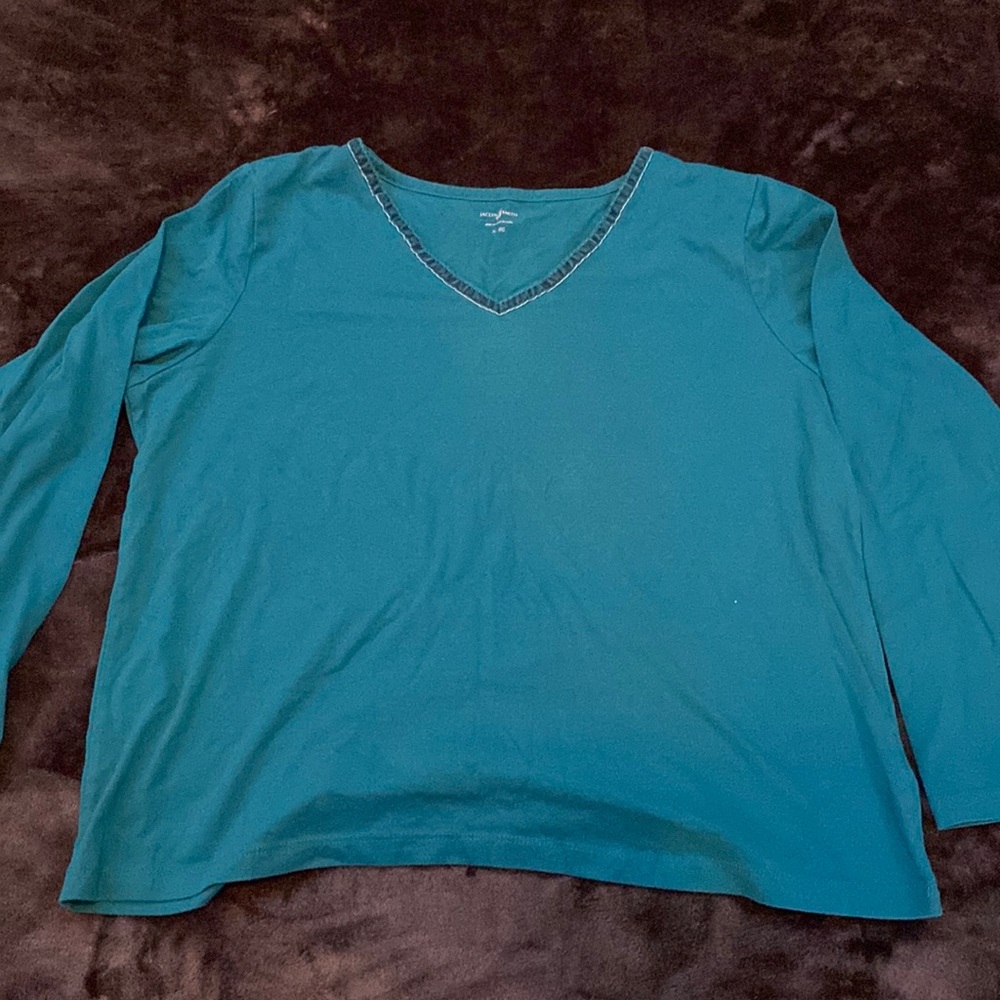 Blue V-neck longsleeve shirt
